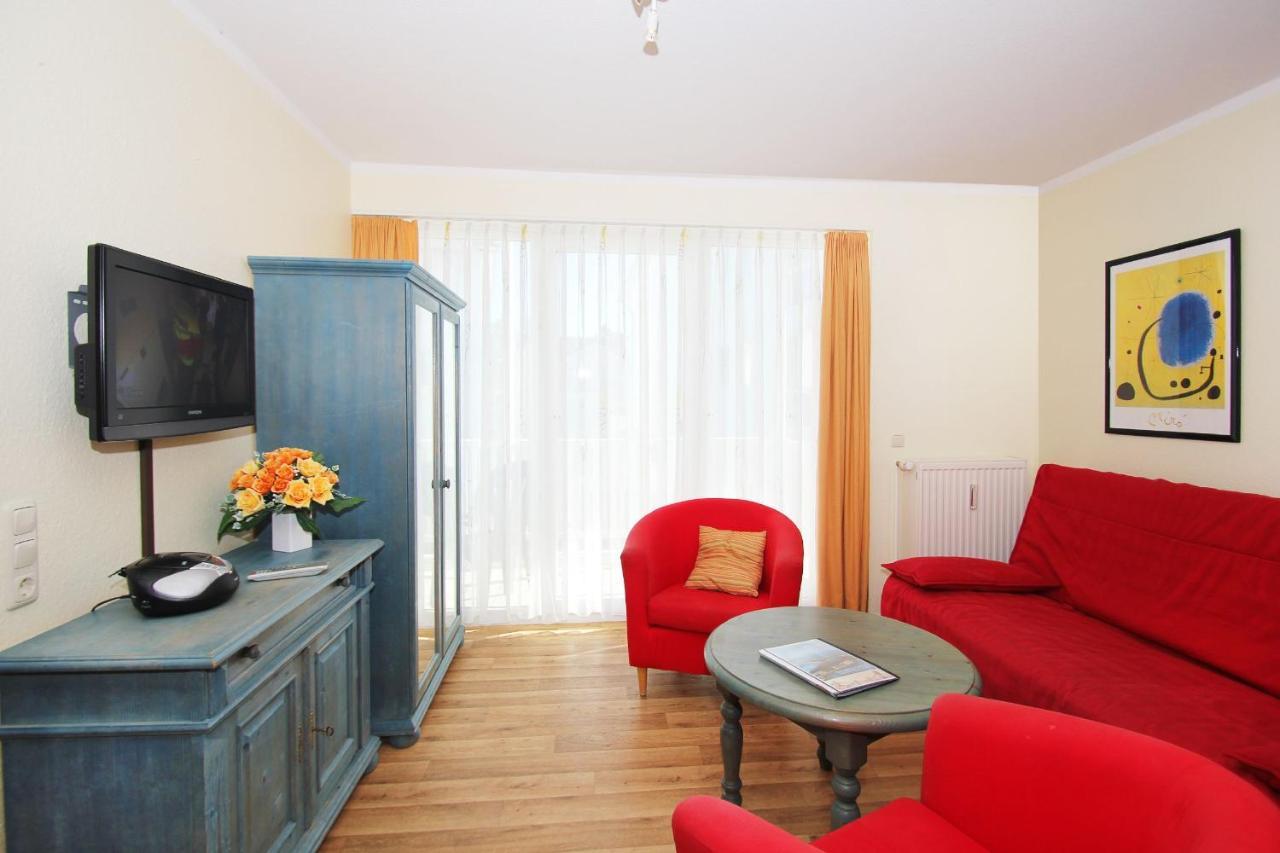 Balkon, Gratis Nutzung Vom Ahoi Erlebnisbad Und Sauna In Sellin - Villa Karola Fewo 09 Goehren  Εξωτερικό φωτογραφία