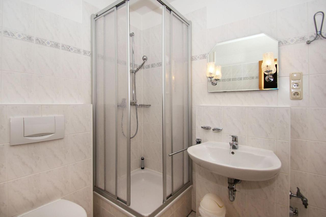 Balkon, Gratis Nutzung Vom Ahoi Erlebnisbad Und Sauna In Sellin - Villa Karola Fewo 09 Goehren  Εξωτερικό φωτογραφία