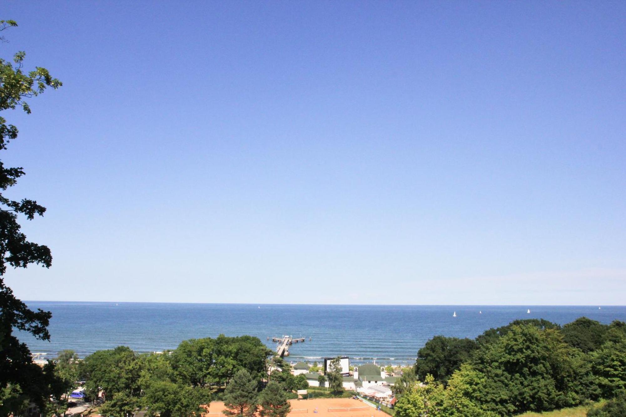 Balkon, Gratis Nutzung Vom Ahoi Erlebnisbad Und Sauna In Sellin - Villa Karola Fewo 09 Goehren  Εξωτερικό φωτογραφία